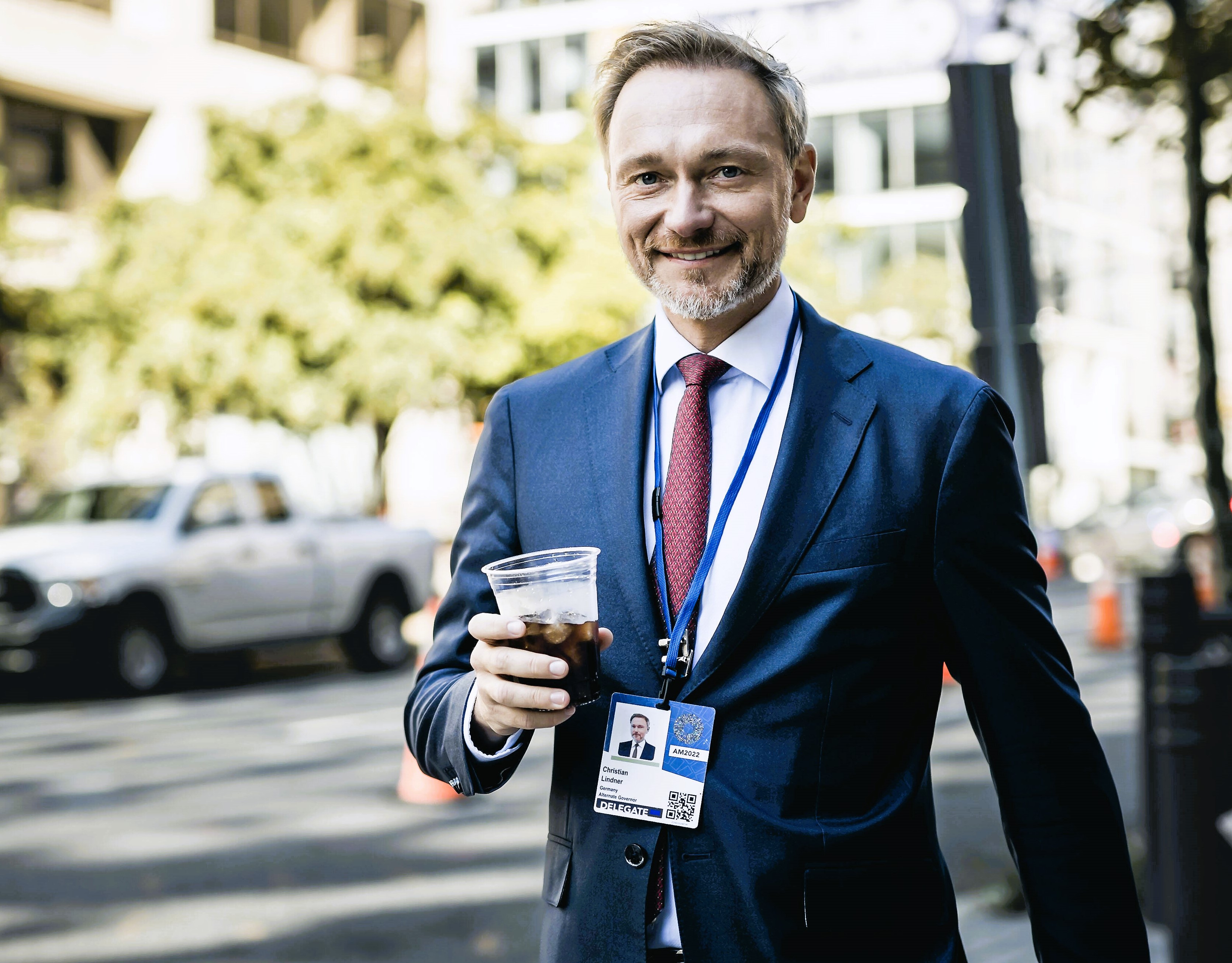 126 Milliarden Euro Mehreinnahmen durch Steuern! Linder happy - Deutschlands Bürger gehen pleite!