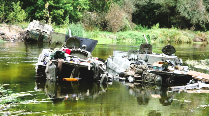 Putin ertränkt eigene Soldaten! Giftige Dammbruch-Flut fließt Richtung russischer Stellungen!