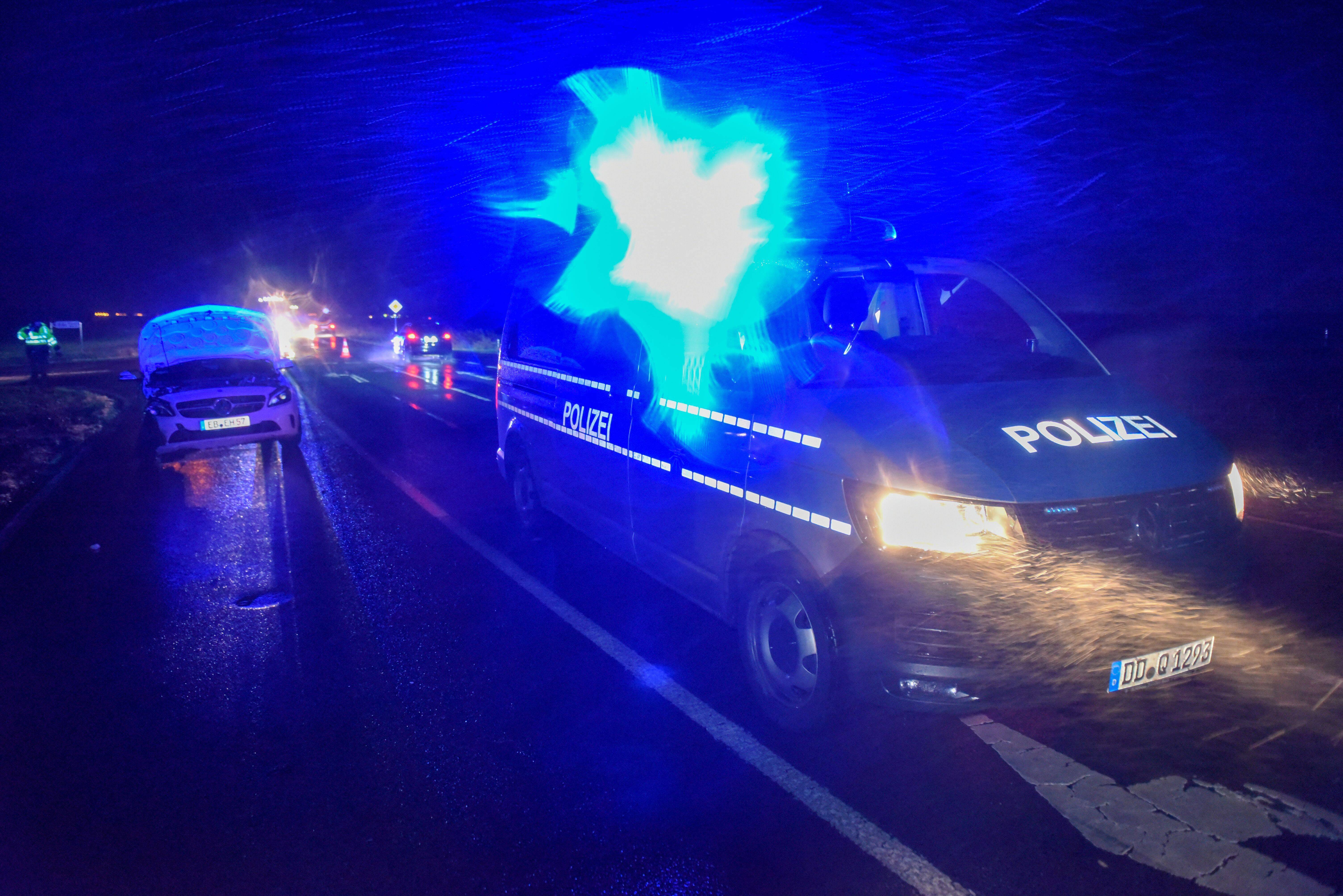 Vollsperrung nach Geisterfahrer-Unfall! Ehepaar stirbt nach Frontalcrash mit Fahrzeug auf der Gegenfahrbahn