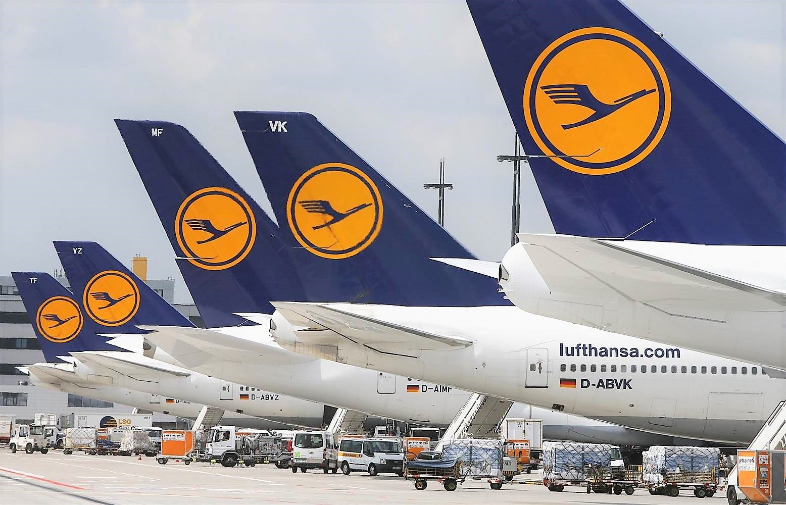 Triebwerksbrand! Lufthansamaschine muss notlanden und lässt Passagiere in Angola zurück!