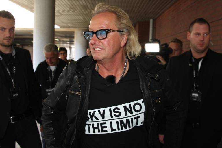 Scheidung - Carmen Geiss hat genug von Robert! - Robert Geiss kuschelt mit fremder Frau