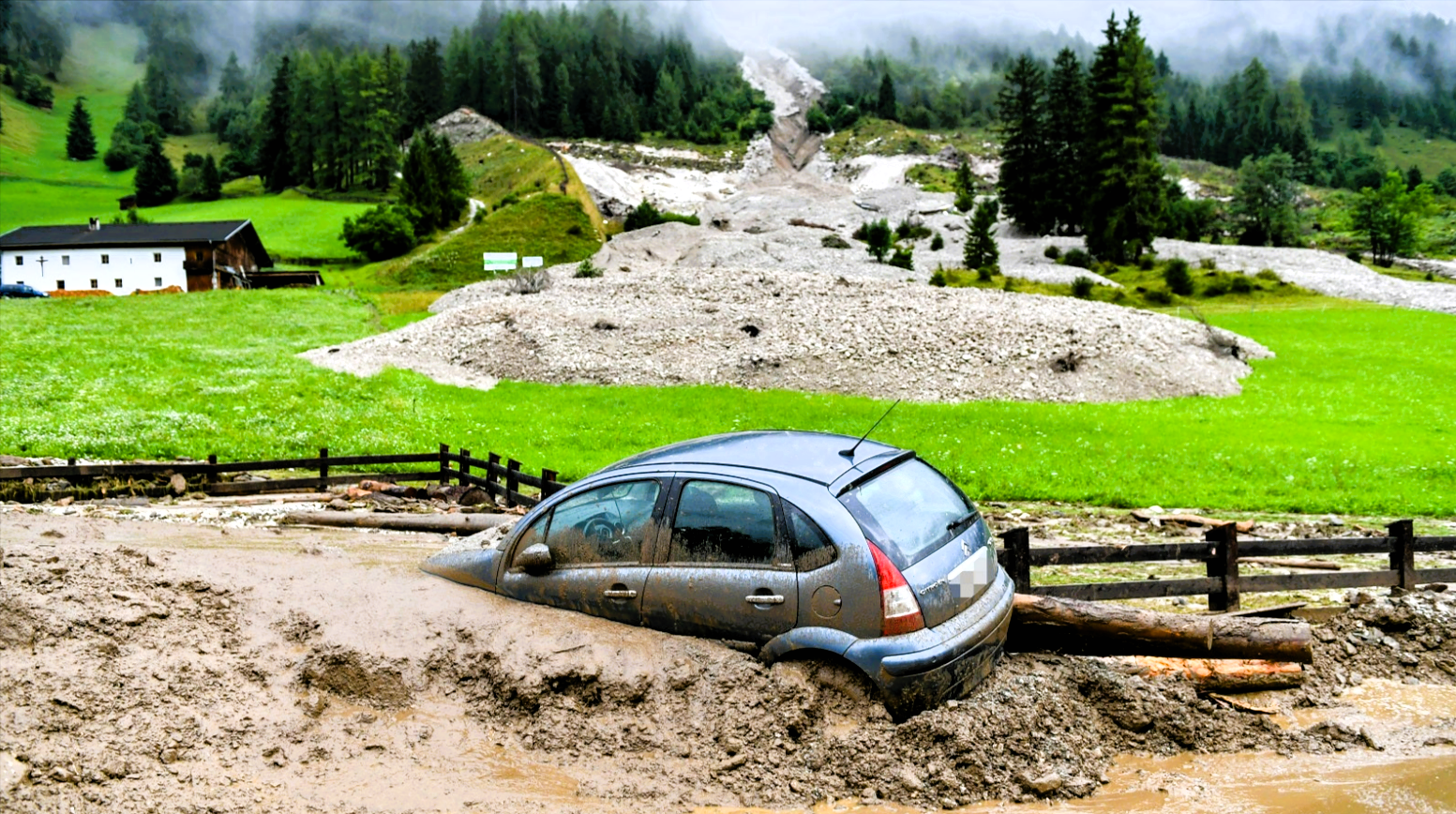Vollsperrung! Orkan verwüstet Alpen-Autobahn! Gefahr für Touristen - Unwetter hinterlässt Schneise der Verwüstung
